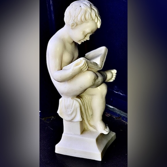 Vintage Ground Stone STUDIOUS YOUNG BOY Reading Book Figural Statue Figurine - Picture 3 of 10